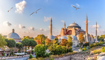 Foreign Tourist Arrivals in Türkiye Reach All-Time High of 46.7 Million